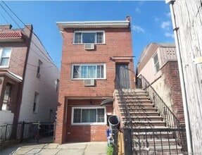 Building Photo - 1008 E 228th St