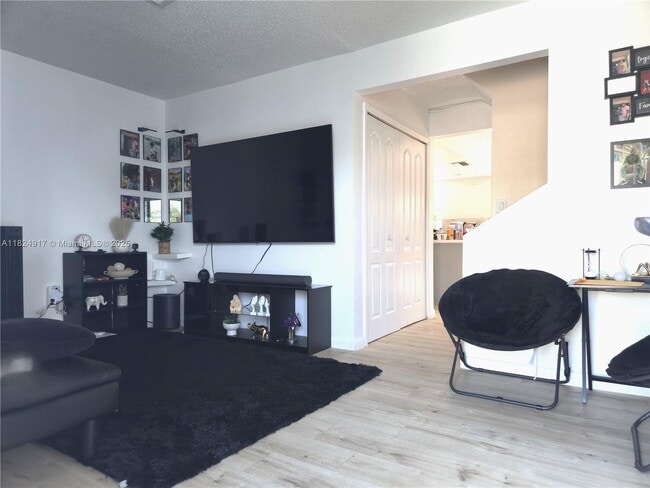 Foto del edificio - 8430 NW 8th St