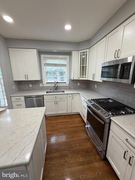 Foto del edificio - 8017 Rising Ridge Rd