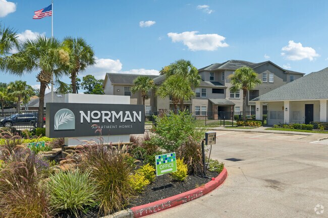 Entrada a la comunidad - Norman Apartments Homes