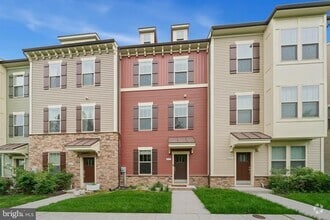 Building Photo - 817 Badger Ave