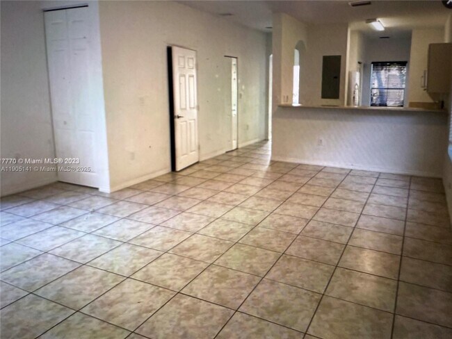 Foto del edificio - 4932 SW 140th Terrace