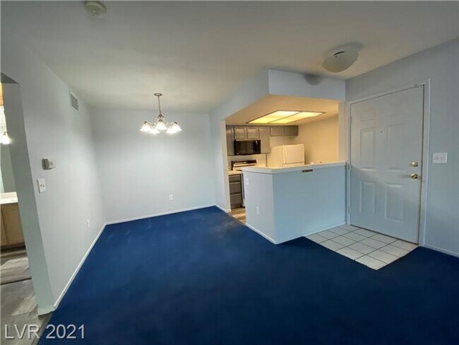 Foto del edificio - Cozy 1-Bed Condo in Gated 89128 Community ...
