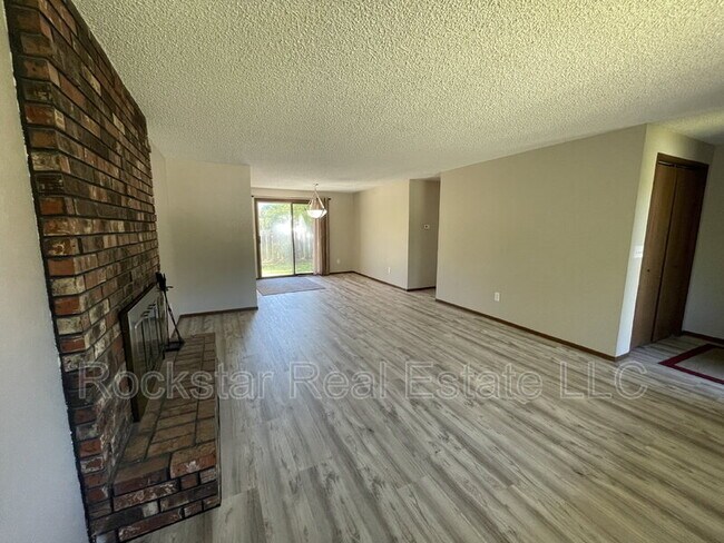 Foto del edificio - 9514 N Howard St