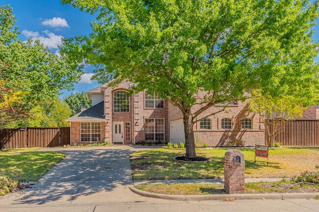 Building Photo - 3098 Greenfield Dr