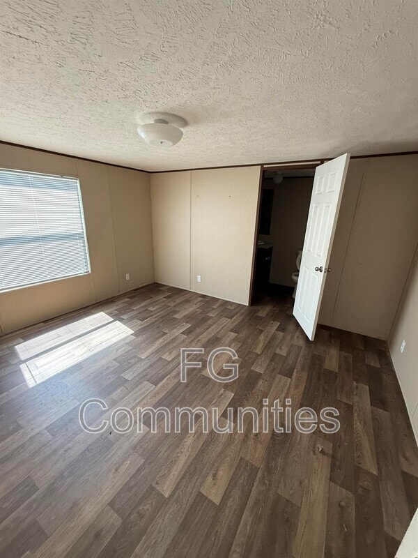Building Photo - 3160 Dunn St