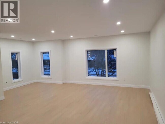 Building Photo - 269 Dumfries Ave