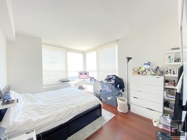 Foto del edificio - 620 W 42nd St