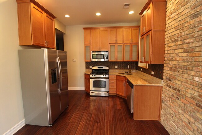 Foto del edificio - 1744 W Augusta Blvd