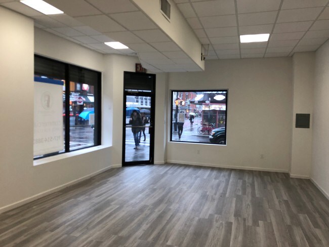 Interior Photo - 566 Leonard St
