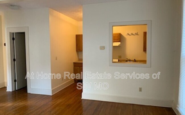 Foto del edificio - 1628 N Benton Ave