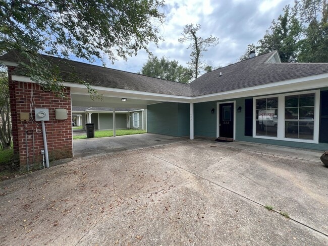 Building Photo - Charming updated 3 bedroom, 2 bath home in...