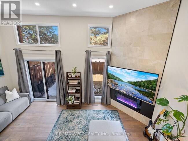 Photo du bâtiment - 4165-4165 Fieldgate Dr