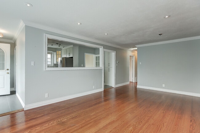 Building Photo - 1-894 Krosno Blvd Pickering Ontario L1W 1H4