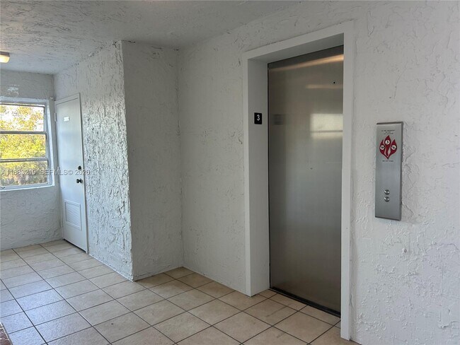 Foto del edificio - 6200 NW 44th St