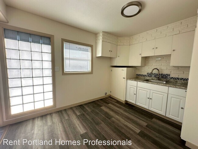 Building Photo - 4 br, 2 bath House - 10750 NE Sacramento S...