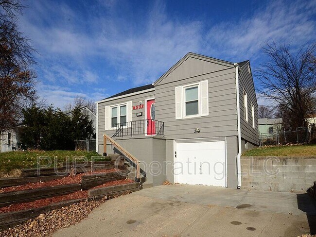 Building Photo - 8032 Park Dr