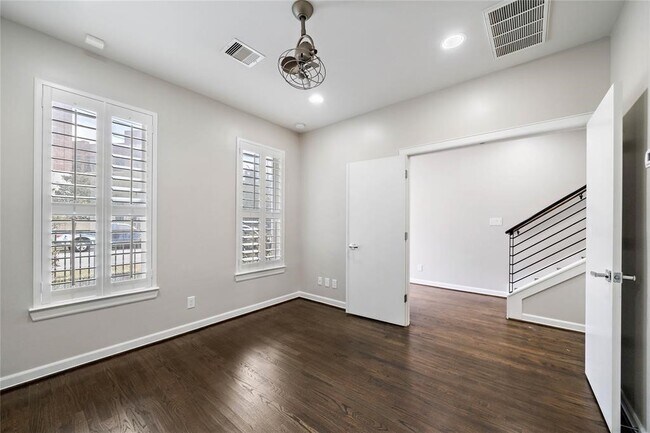 Foto del edificio - 128 Pierce St