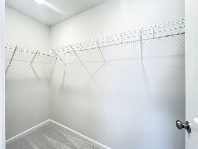 Foto del edificio - 1988 Rosedale Ridge Ave