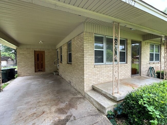 Building Photo - Very nice 3 Bedroom 1.5 Bath Mabelvale Home