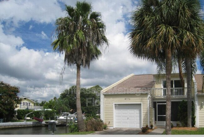 Foto del edificio - 8771 Bay Pointe Dr