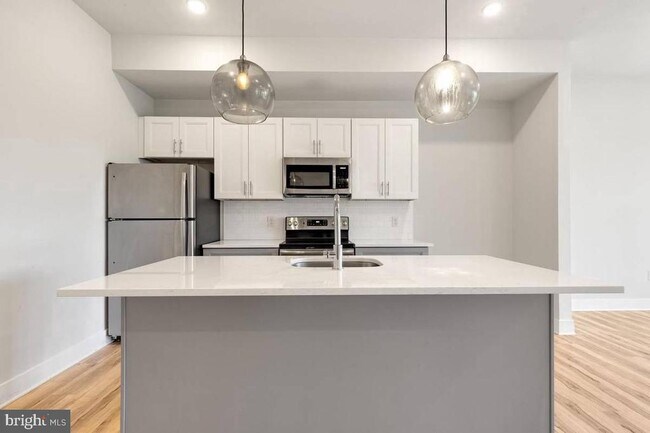 Foto del edificio - 2440-44 Kensington Ave