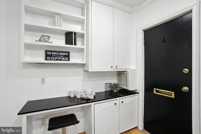 Foto del edificio - 1072 30th St NW