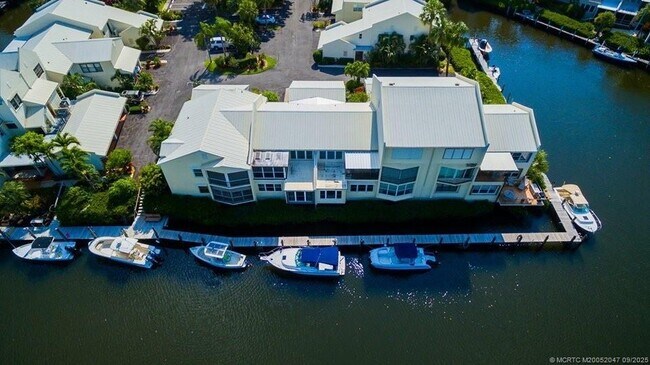 Foto del edificio - 3901 SE St Lucie Blvd