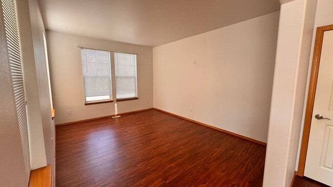 Building Photo - Beautiful 4 Bedroom 2.5 Bath House in Kent
