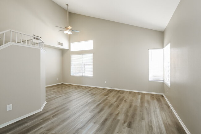 Building Photo - 1737 Villa Vista Way