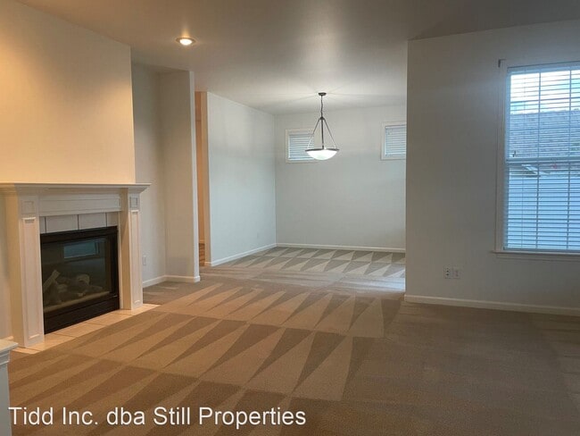 Building Photo - 2 br, 2.5 bath House - 1494 Eastmont Ave. #1