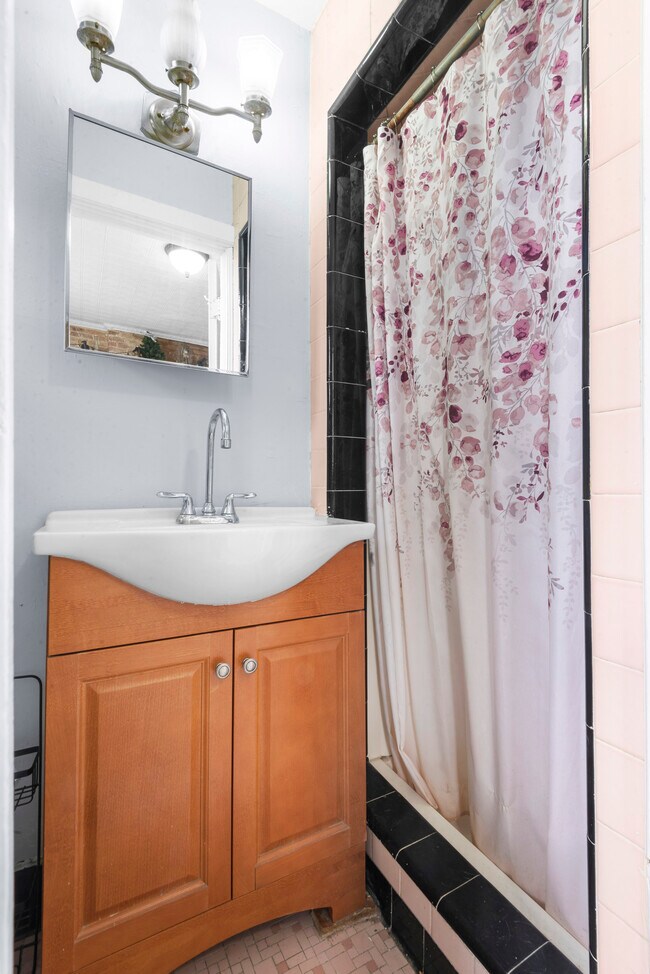 Building Photo - 524 23rd St