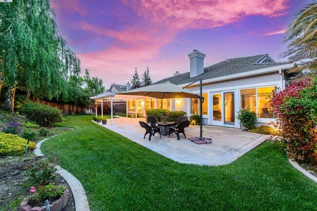 Foto del edificio - 8113 Regency Dr