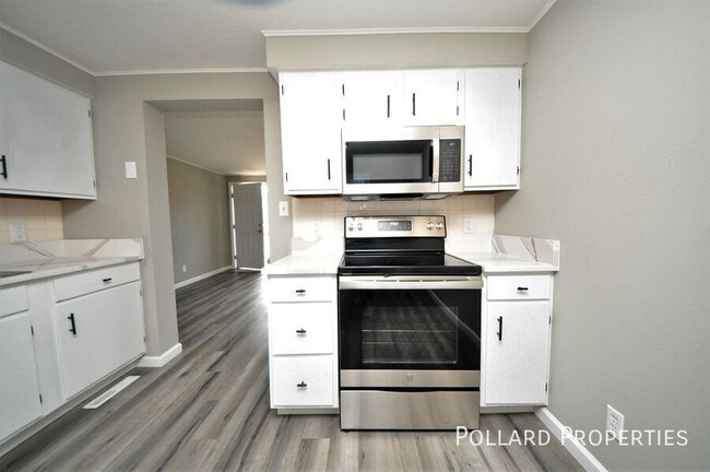 Building Photo - 313 Granada