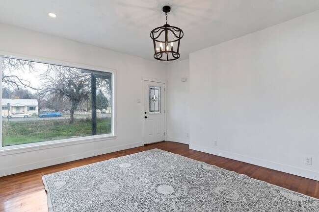 Foto del edificio - 678 N 100 E