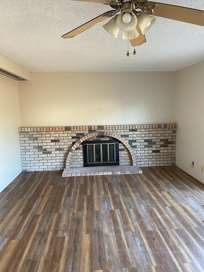Sala de estar - 7070 Yorktown Dr