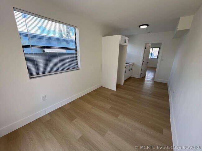 Foto del edificio - 1350 NE 162nd St