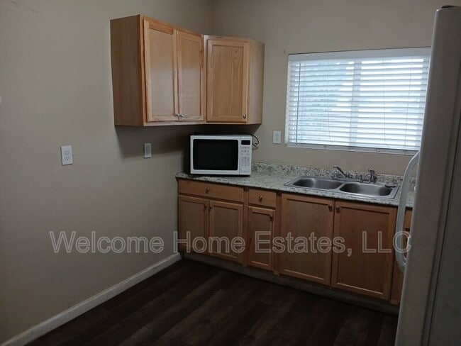 Building Photo - 110 E Prince Rd