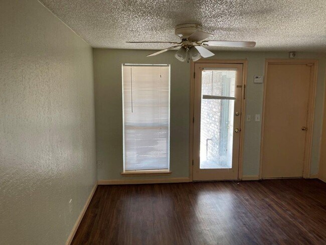 Foto del edificio - Rare 4 bedroom 2 bath in Moore Schools. 2 ...