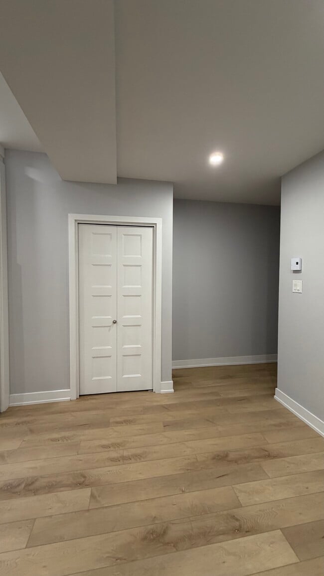 Building Photo - Newly renovated 2-Bedroom Apartment in Gatineau