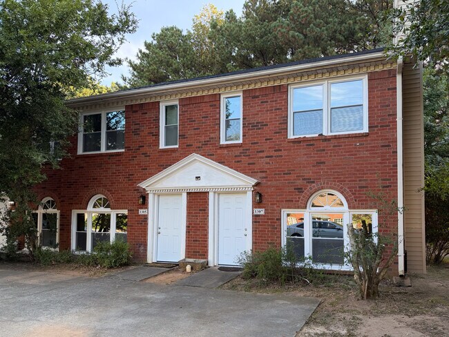 Building Photo - 1307 Sweet Pine Dr