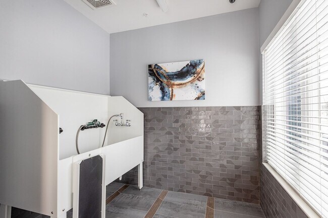 Interior Photo - HUB13