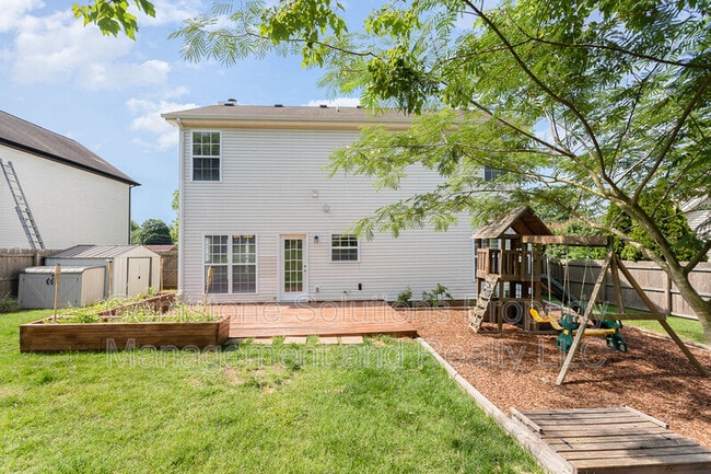 Building Photo - 302 Cherry Dr