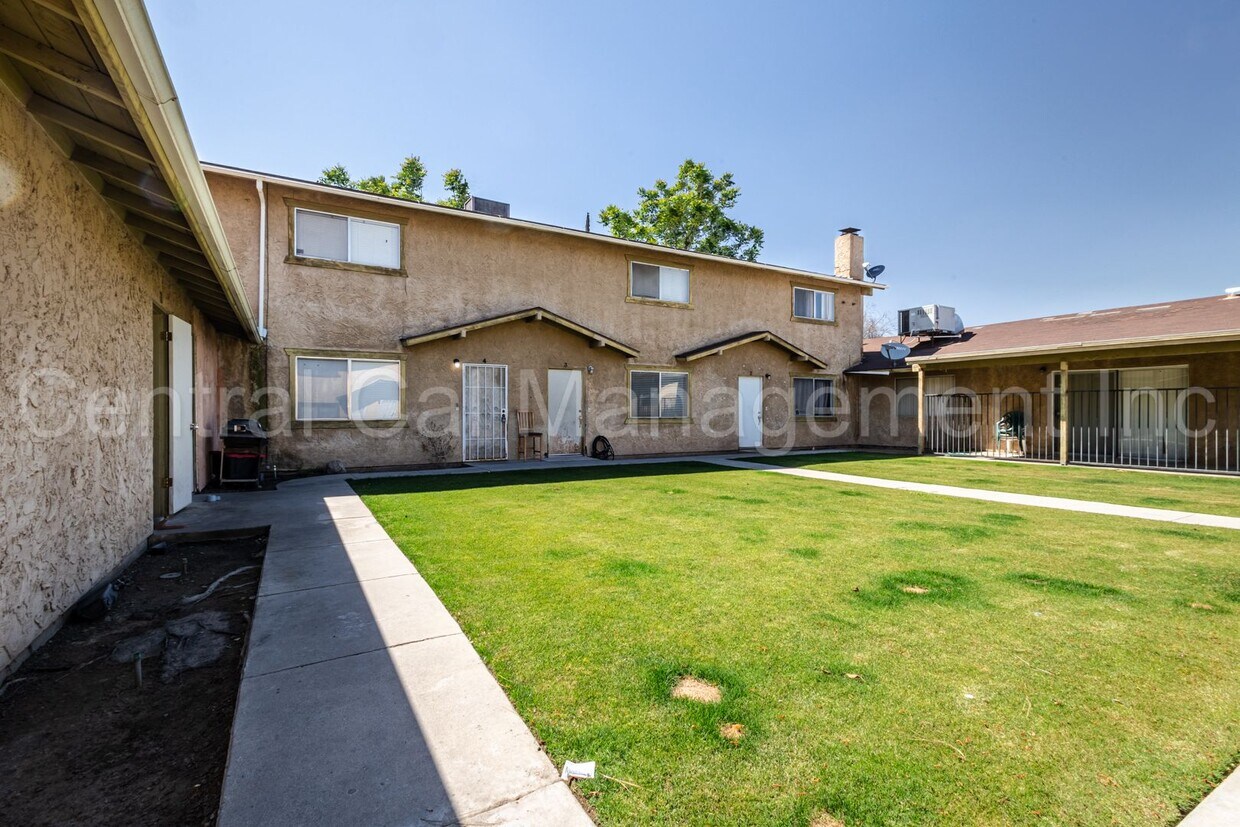 Primary Photo - 4301 Parkwood Ct