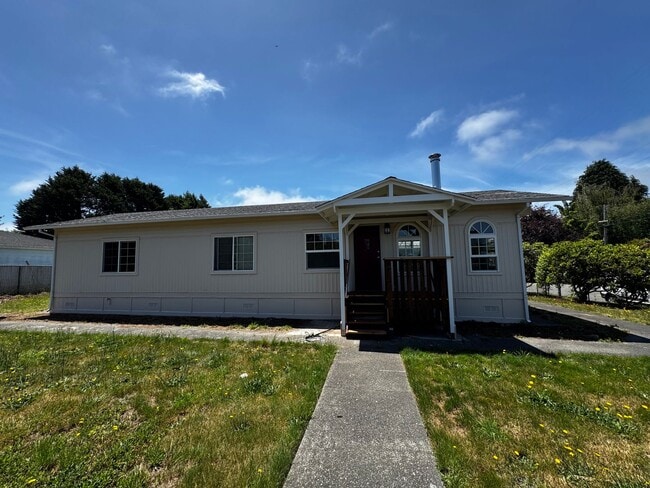 Building Photo - Pet-friendly Home located in sunny Ridgewood