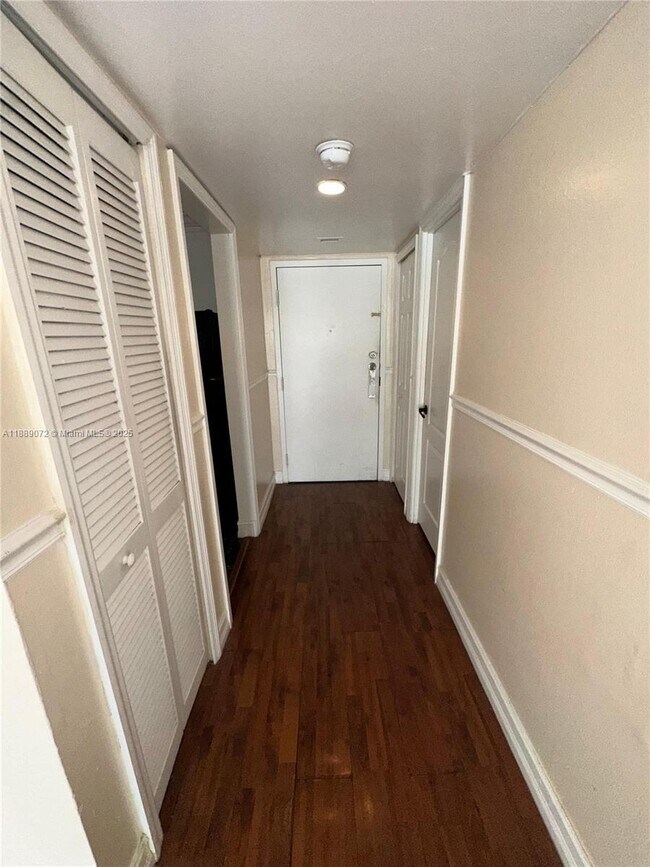Foto del edificio - 498 NW 165th St