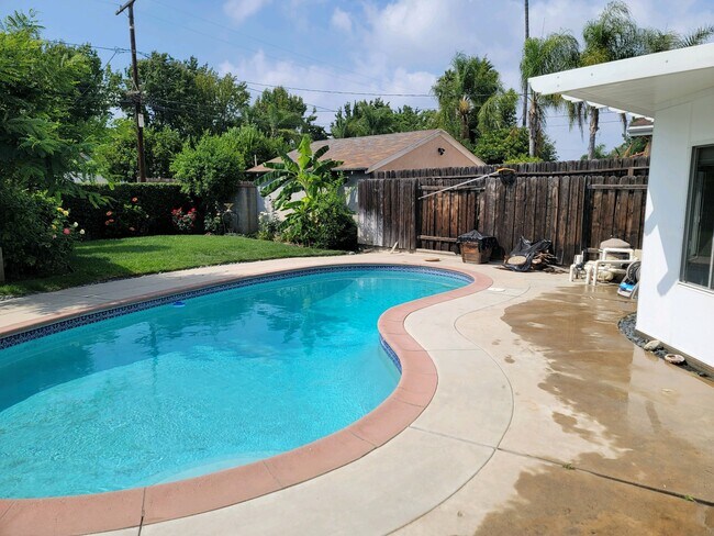 Foto del edificio - 5439 Coldwater Canyon Ave