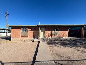 Building Photo - 654 W Mabel St