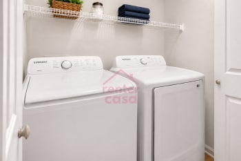 Building Photo - The Deese | $200/Week (First 4 Weeks Limited Promo!) Move-In Ready Room Rental - PRIVATE BATH – N...