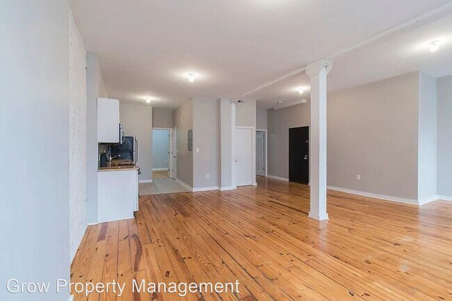 Foto del edificio - 2 br, 1 bath House - 11-13 S Strawberry St...